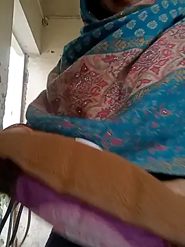 Snapshot of Cute-karisma1234 chatting on 1, 2, 2026 Cute-karisma1234 online show from 1, 2, 2026