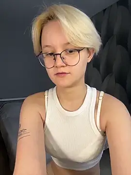 LuunaDorean online show from 20, 2, 2026