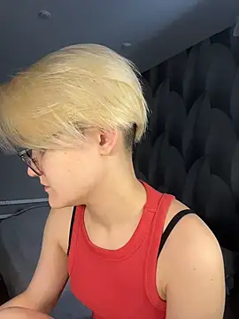 LuunaDorean online show from 12, 2, 2026