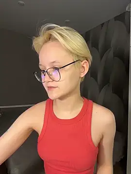 LuunaDorean online show from 2, 2, 2026