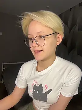 LuunaDorean online show from 9, 2, 2026