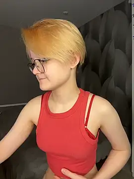 LuunaDorean online show from 3, 3, 2026