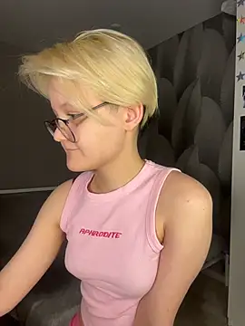 LuunaDorean online show from 7, 2, 2026