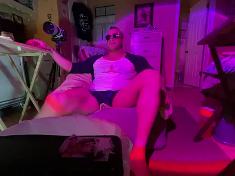 Snapshot of daddydonkey84 chatting on 18, 2, 2026 daddydonkey84 online show from 18, 2, 2026