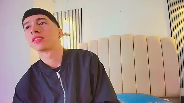 lian cameron online show from 10, 4, 2026