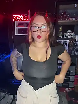 SOPHIIE LUX  online show from 17, 4, 2026