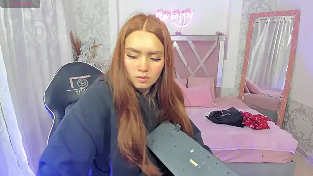 Snapshot of SABRIINA_TAY chatting on 18, 4, 2026 SABRIINA TAY online show from 18, 4, 2026