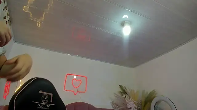 SABRIINA TAY online show from 4, 2, 2026