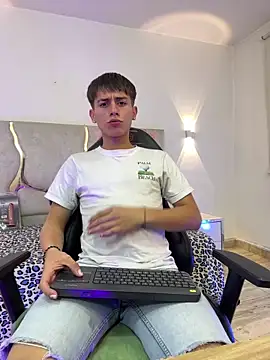 Snapshot of EVAN_TAY chatting on 10, 2, 2026 EVAN TAY online show from 10, 2, 2026