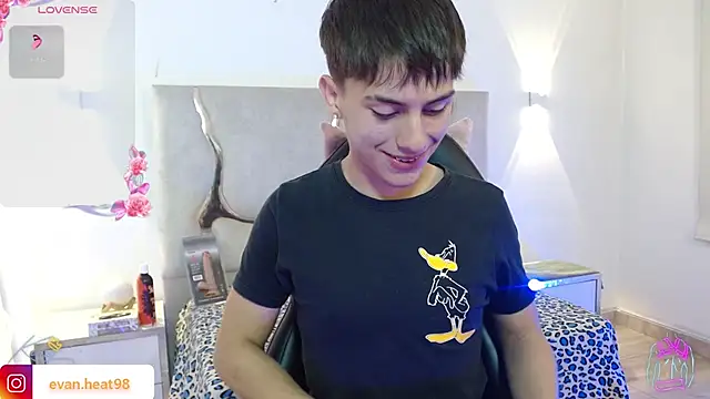 Snapshot of EVAN_TAY chatting on 14, 2, 2026 EVAN TAY online show from 14, 2, 2026