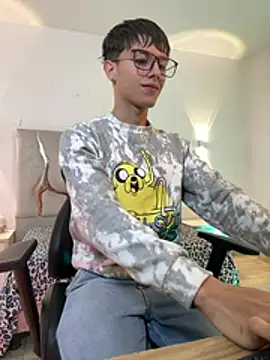 Snapshot of EVAN_TAY chatting on 18, 2, 2026 EVAN TAY online show from 18, 2, 2026