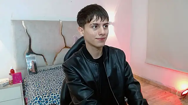 Snapshot of EVAN_TAY chatting on 24, 2, 2026 EVAN TAY online show from 24, 2, 2026