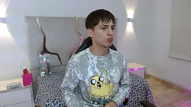 Snapshot of EVAN_TAY chatting on 28, 2, 2026 EVAN TAY online show from 28, 2, 2026