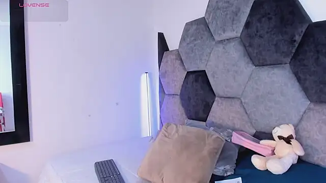 DulceJones online show from 20, 2, 2026