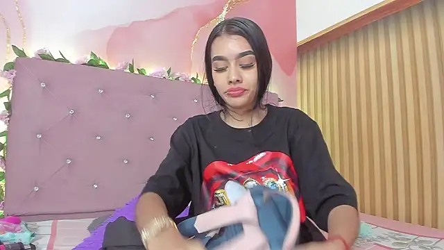 Melanie  Evans online show from 13, 4, 2026