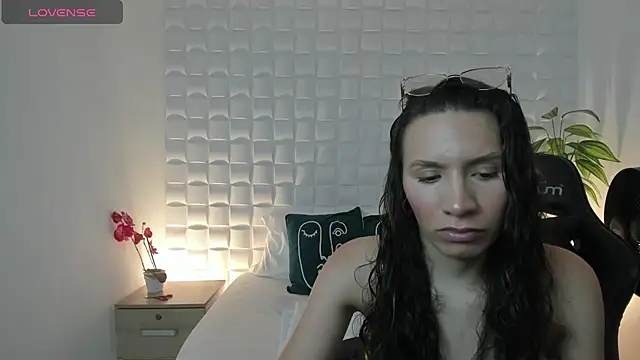 valeryn  rosse online show from 11, 4, 2026