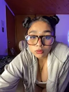 Snapshot of Violetta_pinkk1 chatting on 3, 3, 2026 Violetta pinkk1 online show from 3, 3, 2026