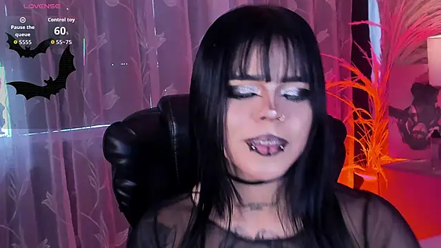 SweetDevil 7 online show from 9, 6, 2026