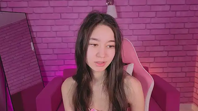 Snapshot of Nicole_Brownie chatting on 3, 4, 2026 Nicole Brownie online show from 3, 4, 2026