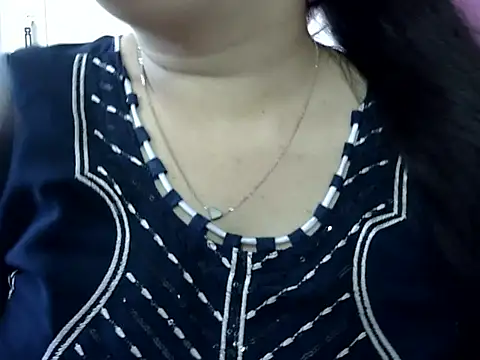 Snapshot of Cute_Aliyaa chatting on 8, 5, 2026 Cute Aliyaa online show from 8, 5, 2026