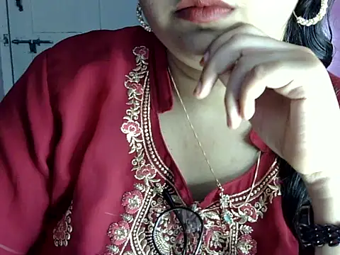 Snapshot of Cute_Aliyaa chatting on 3, 7, 2026 Cute Aliyaa online show from 3, 7, 2026