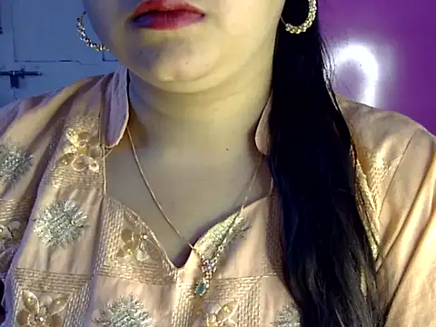 Snapshot of Cute_Aliyaa chatting on 19, 7, 2026 Cute Aliyaa online show from 19, 7, 2026