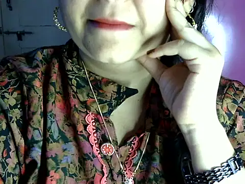 Snapshot of Cute_Aliyaa chatting on 5, 7, 2026 Cute Aliyaa online show from 5, 7, 2026
