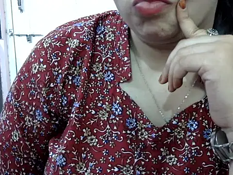 Snapshot of Cute_Aliyaa chatting on 19, 5, 2026 Cute Aliyaa online show from 19, 5, 2026