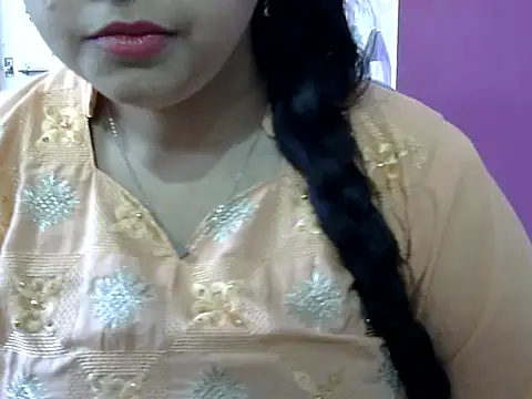 Snapshot of Cute_Aliyaa chatting on 7, 5, 2026 Cute Aliyaa online show from 7, 5, 2026