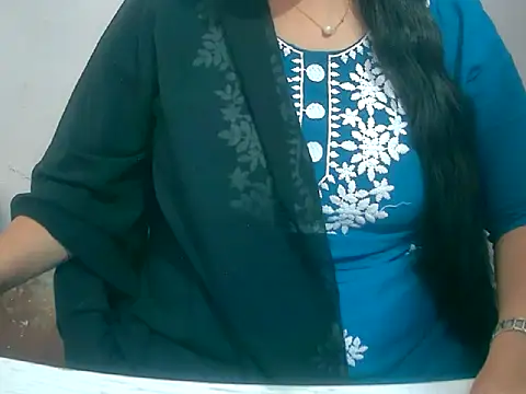 Cute Aliyaa online show from 4, 3, 2026