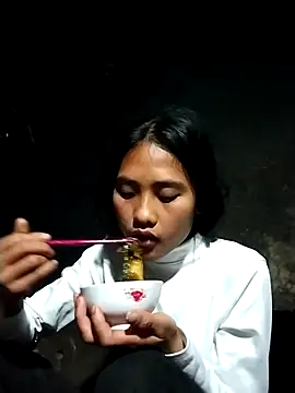 Snapshot of Hoa-tuylip chatting on 13, 2, 2026 Hoa-tuylip online show from 13, 2, 2026