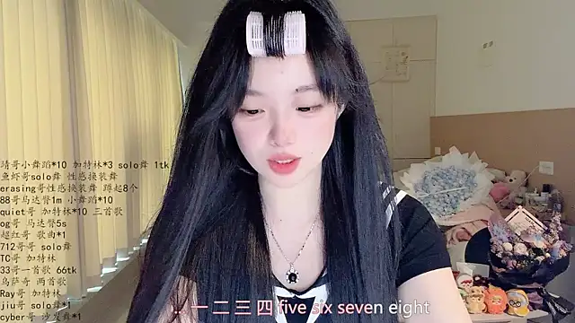 LovelyXiaoYi online show from 30, 4, 2026