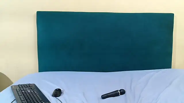 FreakyMelanin18 online show from 12, 3, 2026