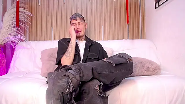 Snapshot of Max_Hader chatting on 2, 3, 2026 Max Hader online show from 2, 3, 2026