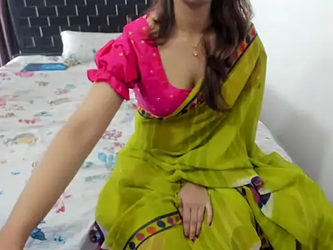 AttractiveQueen2006 online show from 9, 4, 2026