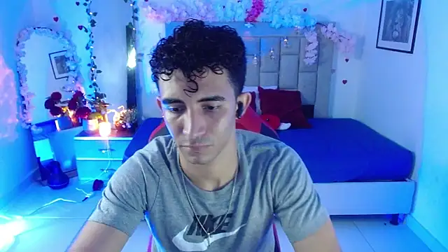 Caius fox online show from 7, 4, 2026