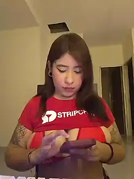 Snapshot of Helll_girll chatting on 10, 5, 2026 Helll girll online show from 10, 5, 2026