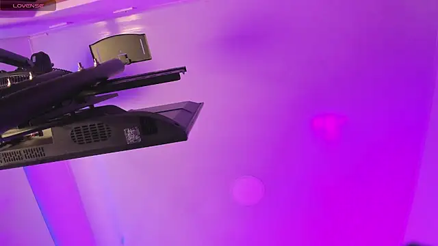 Isabella Moon9 online show from 6, 5, 2026