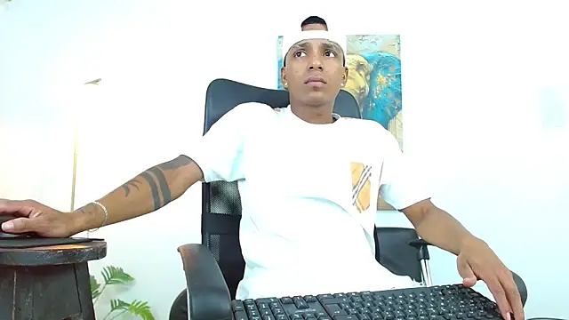 Snapshot of ostinn18 chatting on 2, 3, 2026 ostinn18 online show from 2, 3, 2026