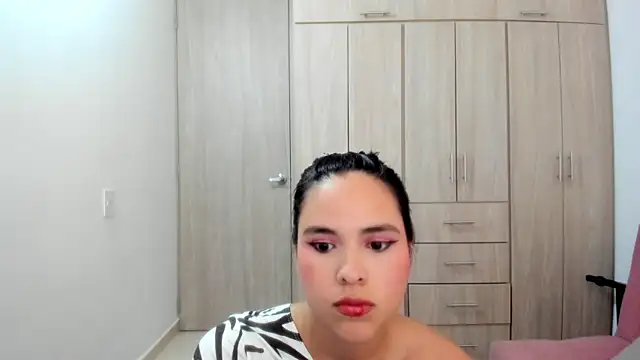 Snapshot of Hannakitten77 chatting on 5, 2, 2026 Hannakitten77 online show from 5, 2, 2026