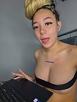 Snapshot of alaia_princess chatting on 29, 6, 2026 alaia princess online show from 29, 6, 2026