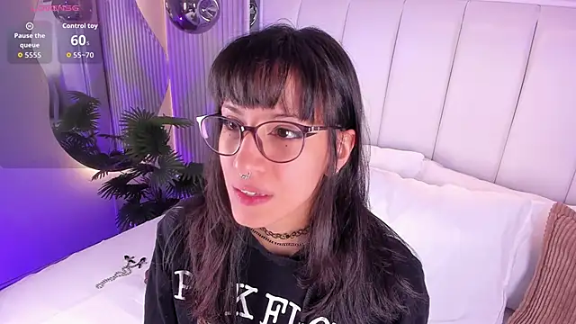 Snapshot of ViolettaColinss chatting on 5, 5, 2026 ViolettaColinss online show from 5, 5, 2026
