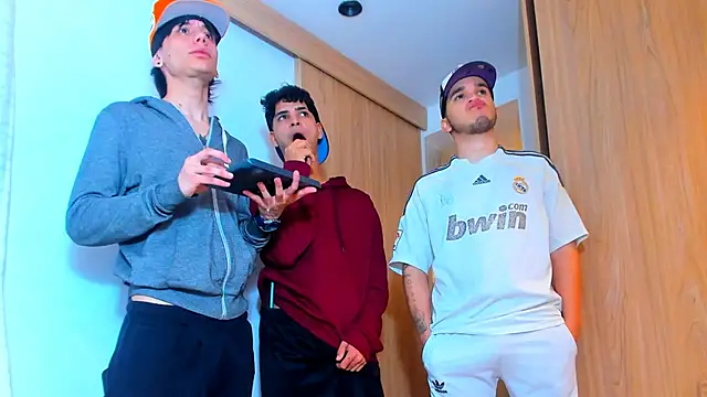 Snapshot of TheBatMansion chatting on 6, 2, 2026 TheBatMansion online show from 6, 2, 2026