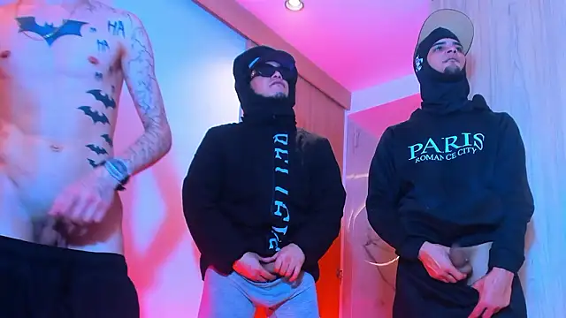 Snapshot of TheBatMansion chatting on 1, 2, 2026 TheBatMansion online show from 1, 2, 2026