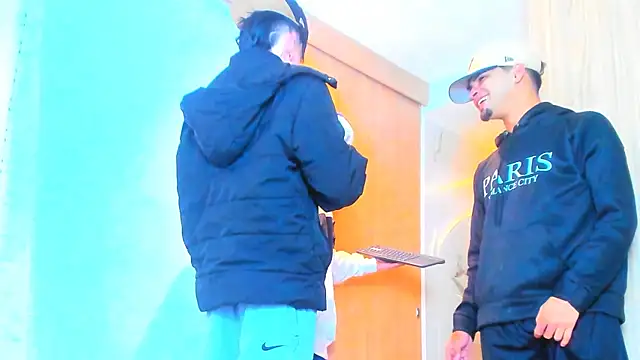 Snapshot of TheBatMansion chatting on 12, 2, 2026 TheBatMansion online show from 12, 2, 2026