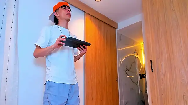 Snapshot of TheBatMansion chatting on 11, 2, 2026 TheBatMansion online show from 11, 2, 2026