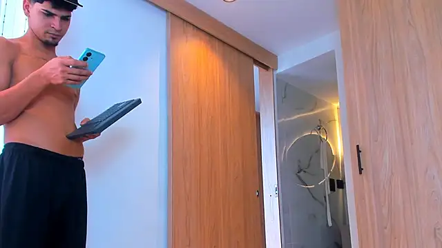 Snapshot of TheBatMansion chatting on 10, 2, 2026 TheBatMansion online show from 10, 2, 2026