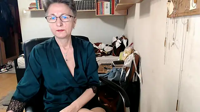 katemodel online show from 2, 10, 2025