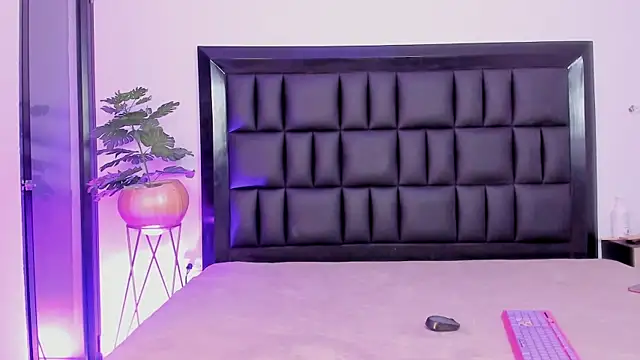 mia roosee1 online show from 8, 4, 2026