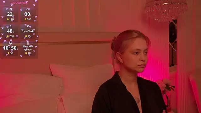 MollyHilton online show from 13, 4, 2026